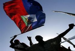 Bandera de Hait�. Protesta contra la Minustah. Fuente: (www.anarkismo.net)