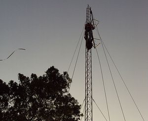 Nueva antena en Hait�. Radios volvieron a transmitir. Fuente: (AMARC)